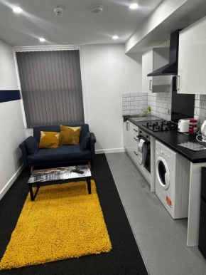 Cozzy apartments one min from Train station